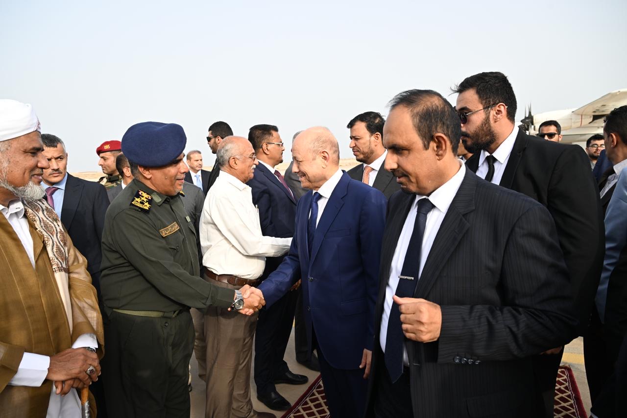 PRESIDENT AL-ALIMI ARRIVES IN AL MUKALLA WITH ABDULLAH AL-ALIMI AND OTHMAN MUJALI, MEMBERS OF THE COUNCIL(1)