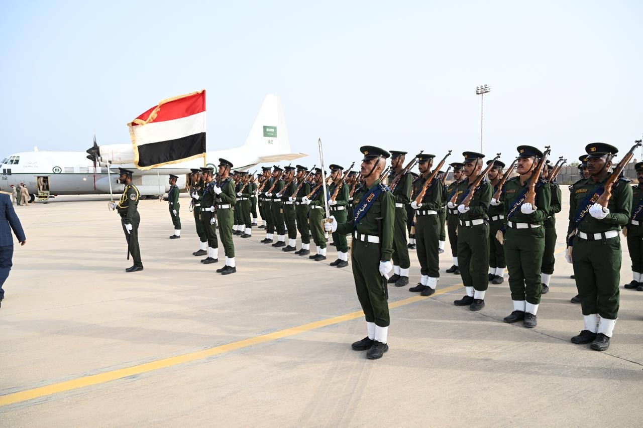 PRESIDENT AL-ALIMI ARRIVES IN AL MUKALLA WITH ABDULLAH AL-ALIMI AND OTHMAN MUJALI, MEMBERS OF THE COUNCIL(1)