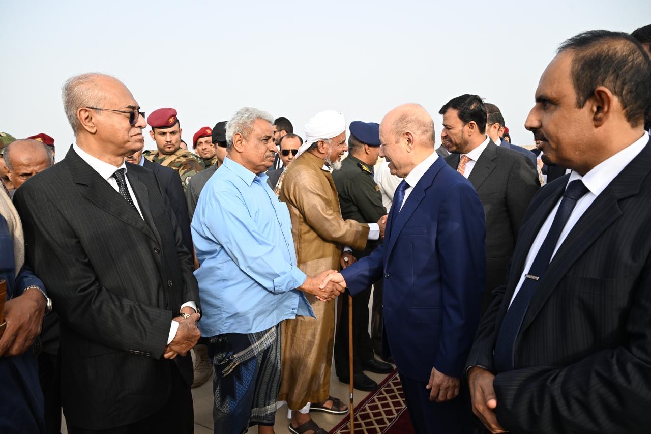 PRESIDENT AL-ALIMI ARRIVES IN AL MUKALLA WITH ABDULLAH AL-ALIMI AND OTHMAN MUJALI, MEMBERS OF THE COUNCIL(1)