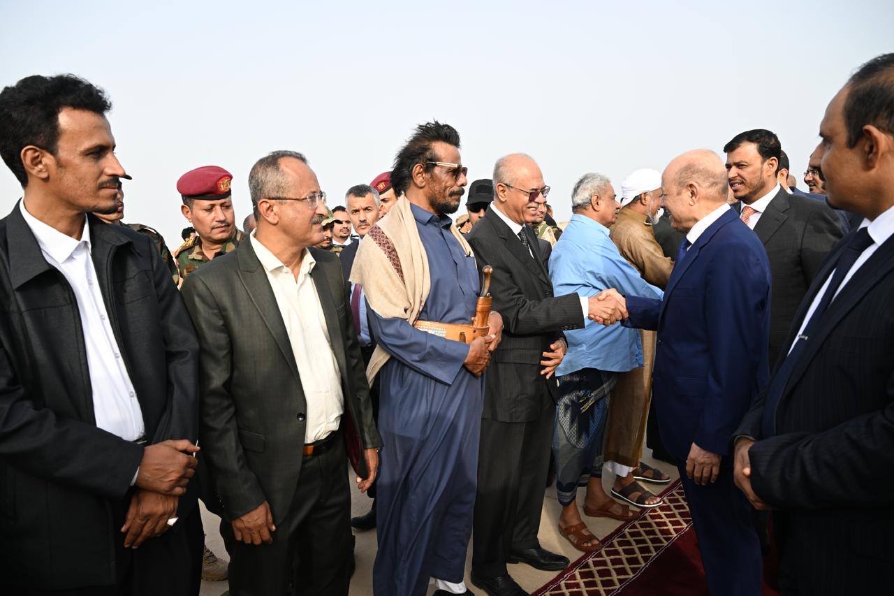 PRESIDENT AL-ALIMI ARRIVES IN AL MUKALLA WITH ABDULLAH AL-ALIMI AND OTHMAN MUJALI, MEMBERS OF THE COUNCIL(1)