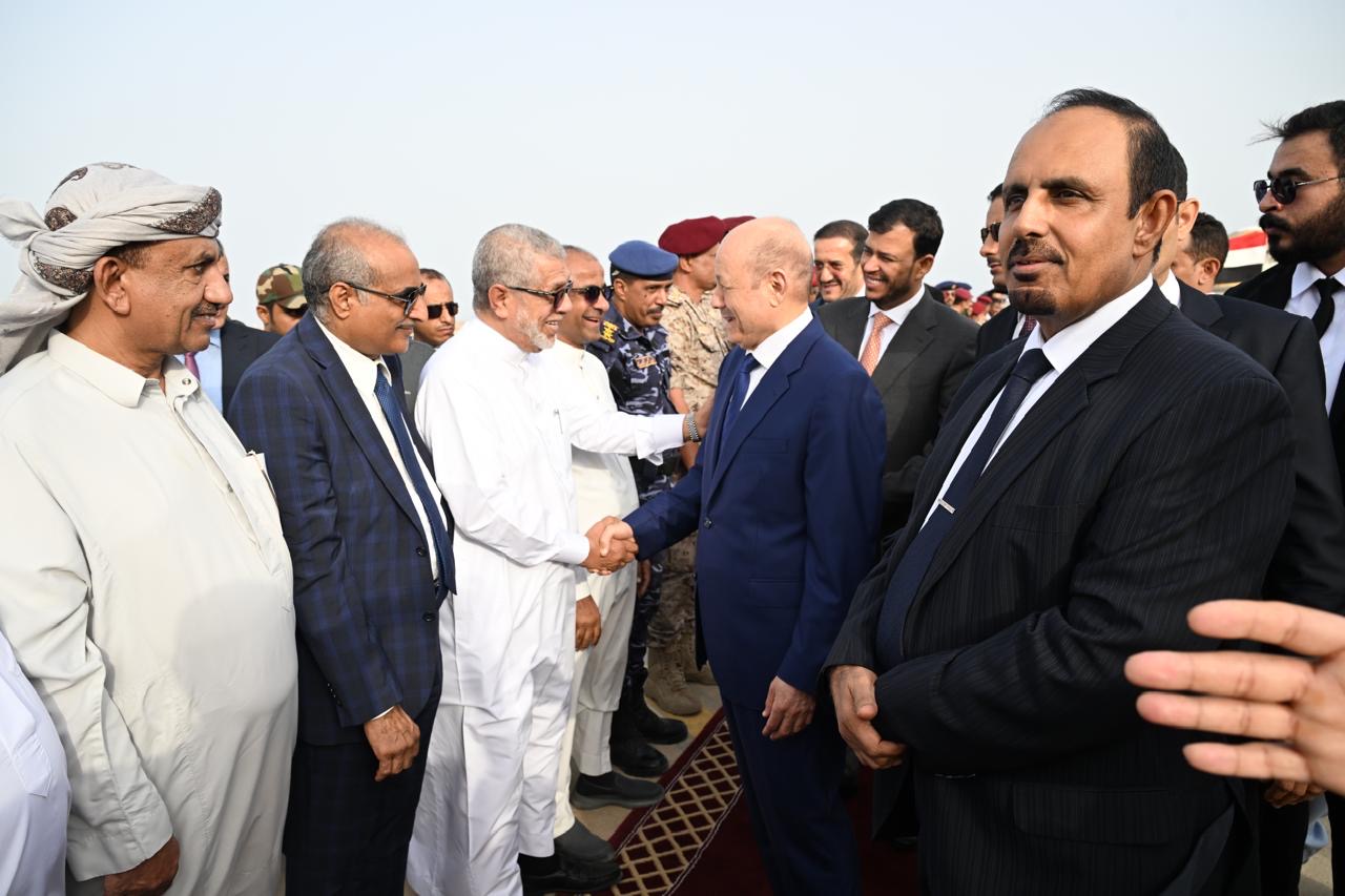 PRESIDENT AL-ALIMI ARRIVES IN AL MUKALLA WITH ABDULLAH AL-ALIMI AND OTHMAN MUJALI, MEMBERS OF THE COUNCIL (2)