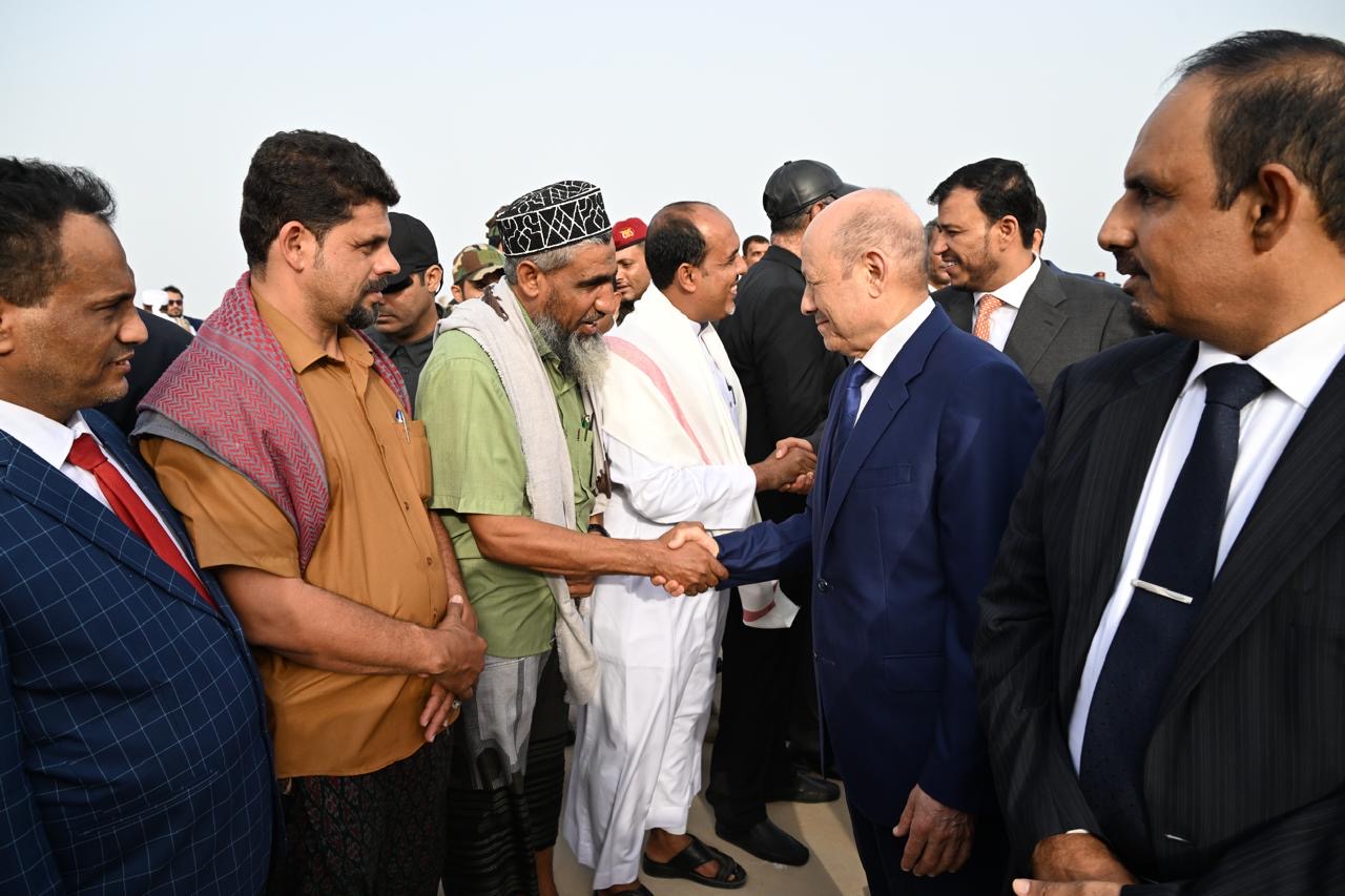 PRESIDENT AL-ALIMI ARRIVES IN AL MUKALLA WITH ABDULLAH AL-ALIMI AND OTHMAN MUJALI, MEMBERS OF THE COUNCIL (2)