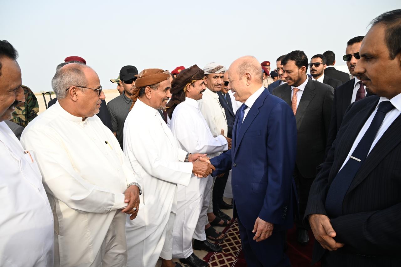 PRESIDENT AL-ALIMI ARRIVES IN AL MUKALLA WITH ABDULLAH AL-ALIMI AND OTHMAN MUJALI, MEMBERS OF THE COUNCIL (2)