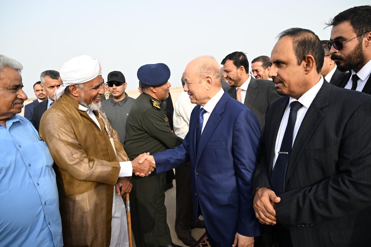 PRESIDENT AL-ALIMI ARRIVES IN AL MUKALLA WITH ABDULLAH AL-ALIMI AND OTHMAN MUJALI, MEMBERS OF THE COUNCIL(1)