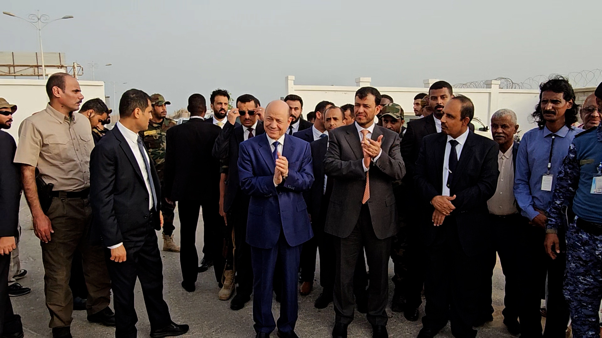 PRESIDENT AL-ALIMI ARRIVES IN AL MUKALLA WITH ABDULLAH AL-ALIMI AND OTHMAN MUJALI, MEMBERS OF THE COUNCIL (3 )