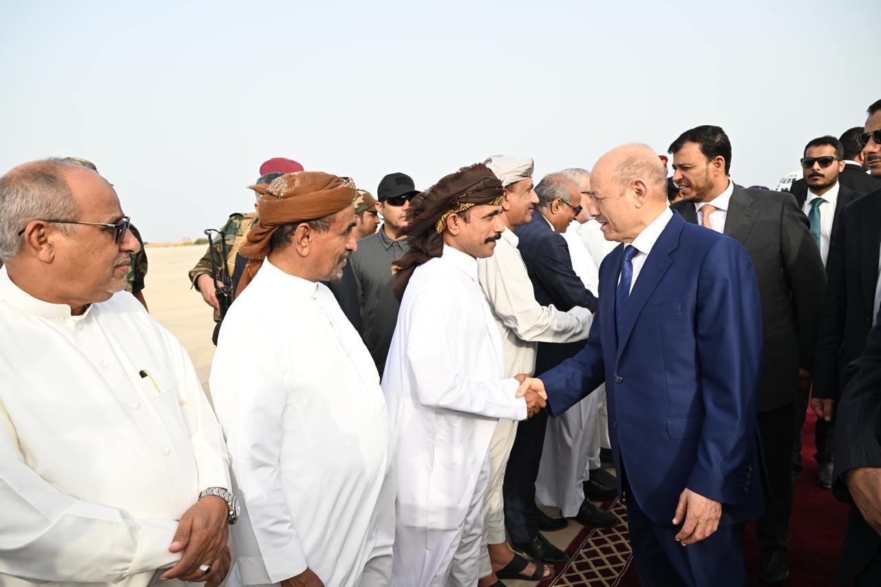 PRESIDENT AL-ALIMI ARRIVES IN AL MUKALLA WITH ABDULLAH AL-ALIMI AND OTHMAN MUJALI, MEMBERS OF THE COUNCIL (2)