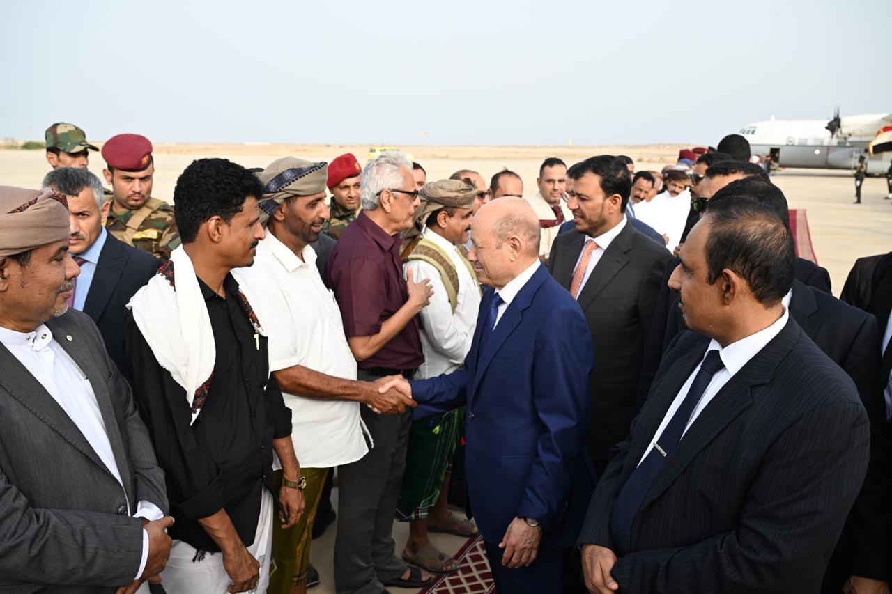 PRESIDENT AL-ALIMI ARRIVES IN AL MUKALLA WITH ABDULLAH AL-ALIMI AND OTHMAN MUJALI, MEMBERS OF THE COUNCIL (2)