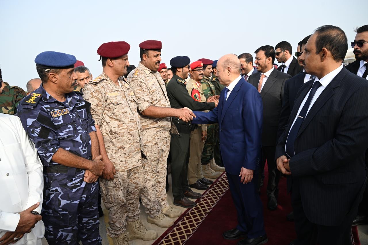 PRESIDENT AL-ALIMI ARRIVES IN AL MUKALLA WITH ABDULLAH AL-ALIMI AND OTHMAN MUJALI, MEMBERS OF THE COUNCIL (2)