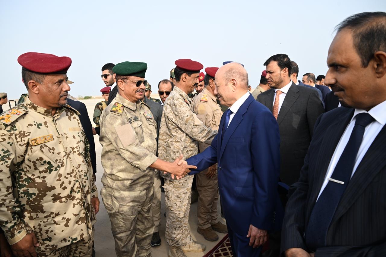 PRESIDENT AL-ALIMI ARRIVES IN AL MUKALLA WITH ABDULLAH AL-ALIMI AND OTHMAN MUJALI, MEMBERS OF THE COUNCIL(1)