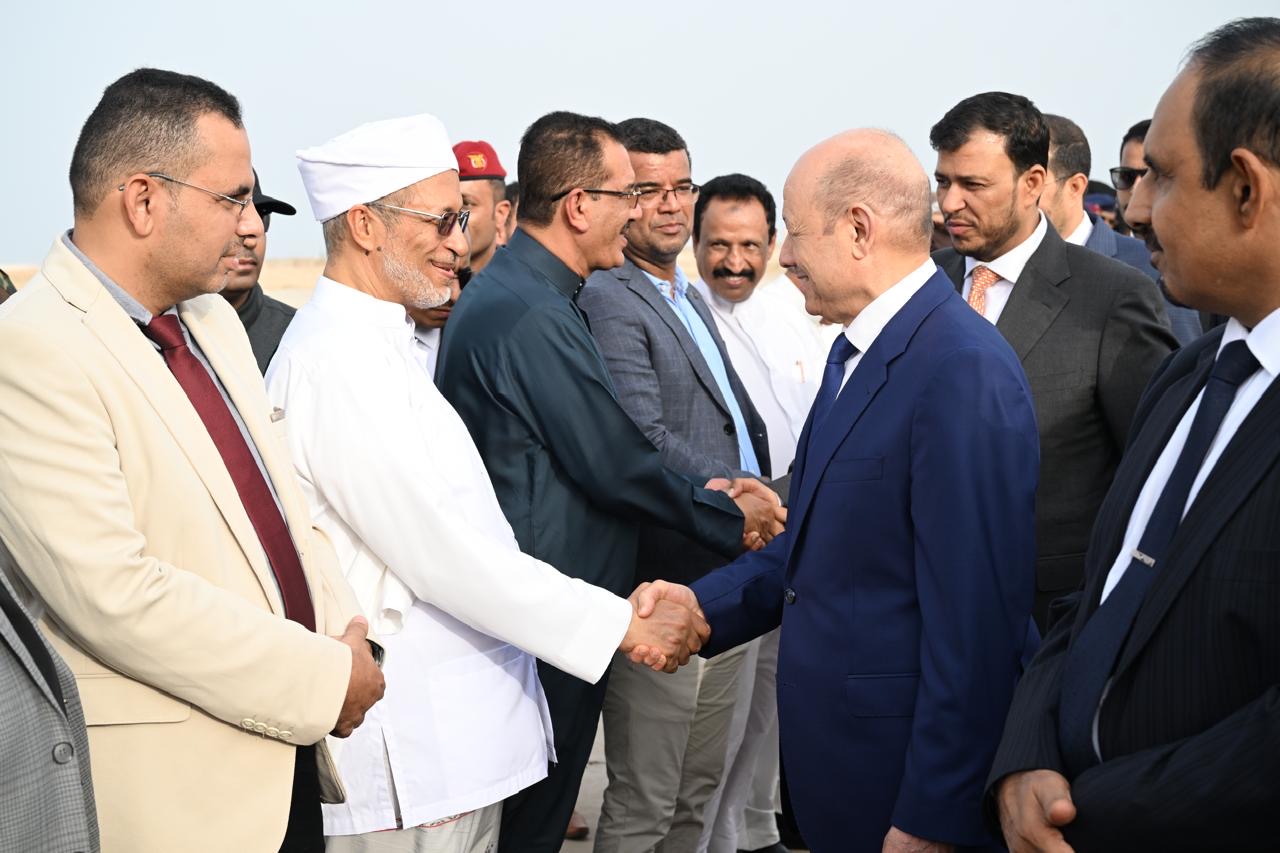 PRESIDENT AL-ALIMI ARRIVES IN AL MUKALLA WITH ABDULLAH AL-ALIMI AND OTHMAN MUJALI, MEMBERS OF THE COUNCIL (2)