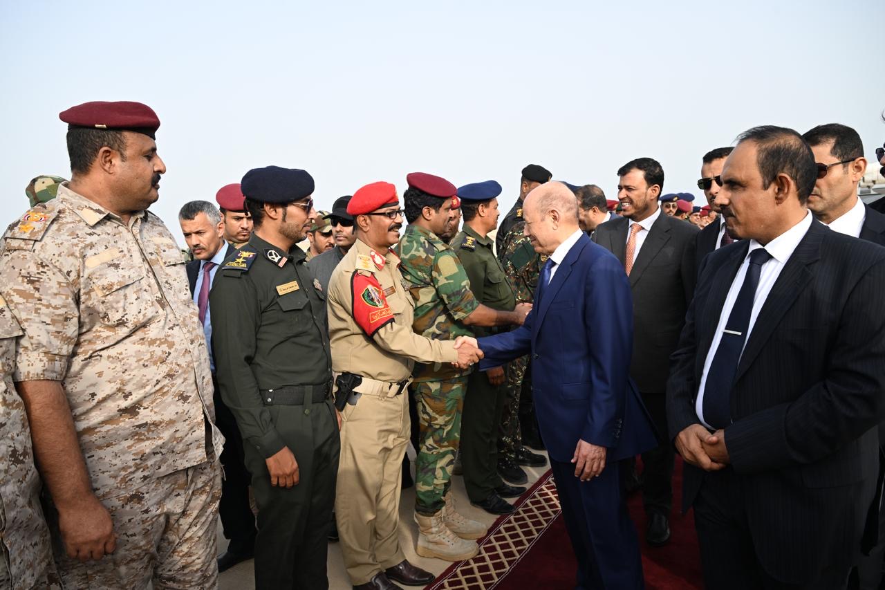 PRESIDENT AL-ALIMI ARRIVES IN AL MUKALLA WITH ABDULLAH AL-ALIMI AND OTHMAN MUJALI, MEMBERS OF THE COUNCIL (2)