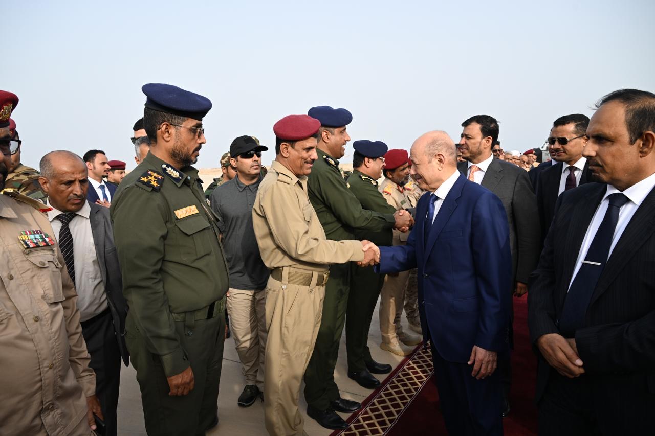 PRESIDENT AL-ALIMI ARRIVES IN AL MUKALLA WITH ABDULLAH AL-ALIMI AND OTHMAN MUJALI, MEMBERS OF THE COUNCIL(1)