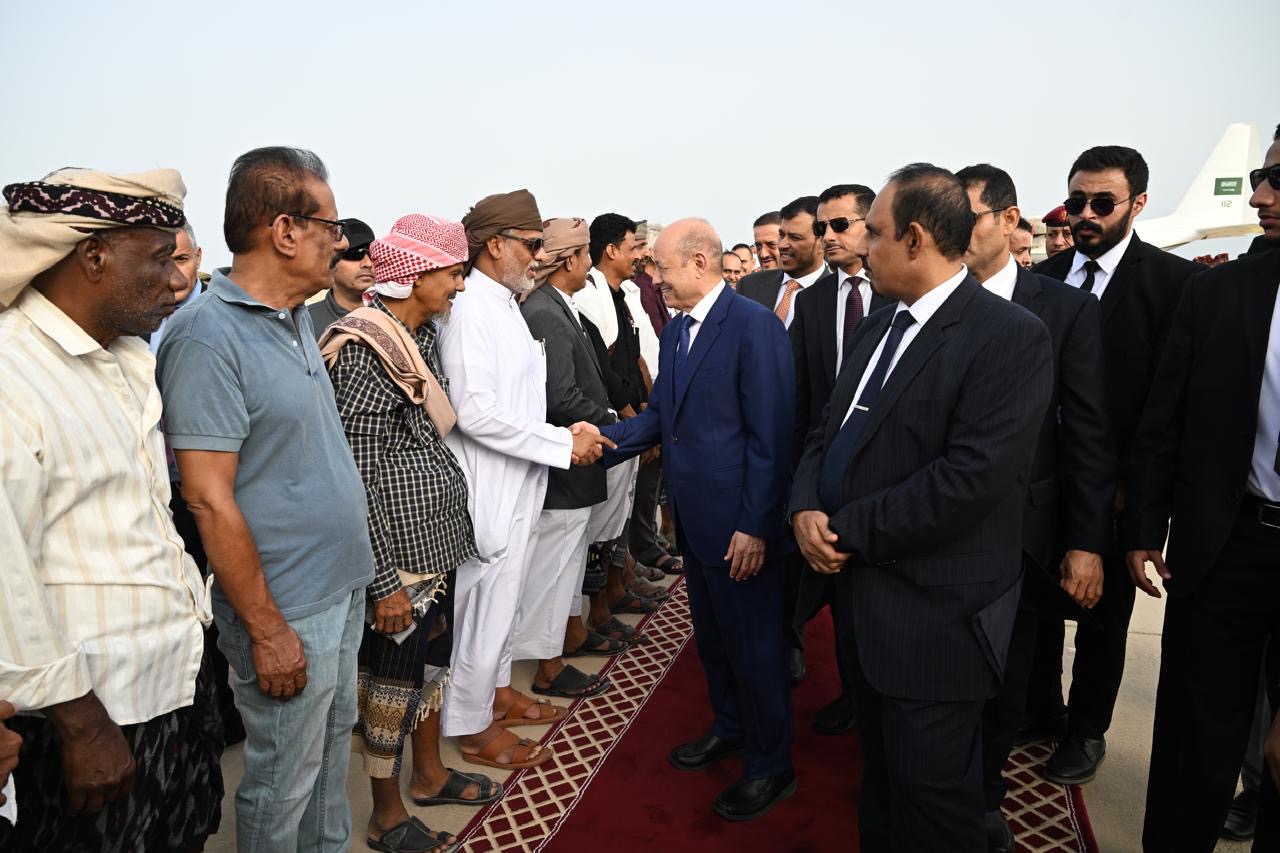 PRESIDENT AL-ALIMI ARRIVES IN AL MUKALLA WITH ABDULLAH AL-ALIMI AND OTHMAN MUJALI, MEMBERS OF THE COUNCIL (2)