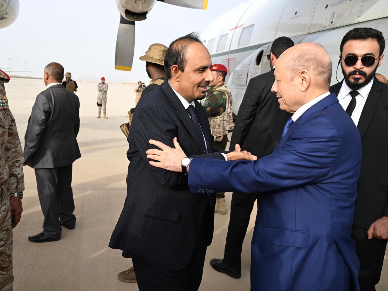 PRESIDENT AL-ALIMI ARRIVES IN AL MUKALLA WITH ABDULLAH AL-ALIMI AND OTHMAN MUJALI, MEMBERS OF THE COUNCIL(1)