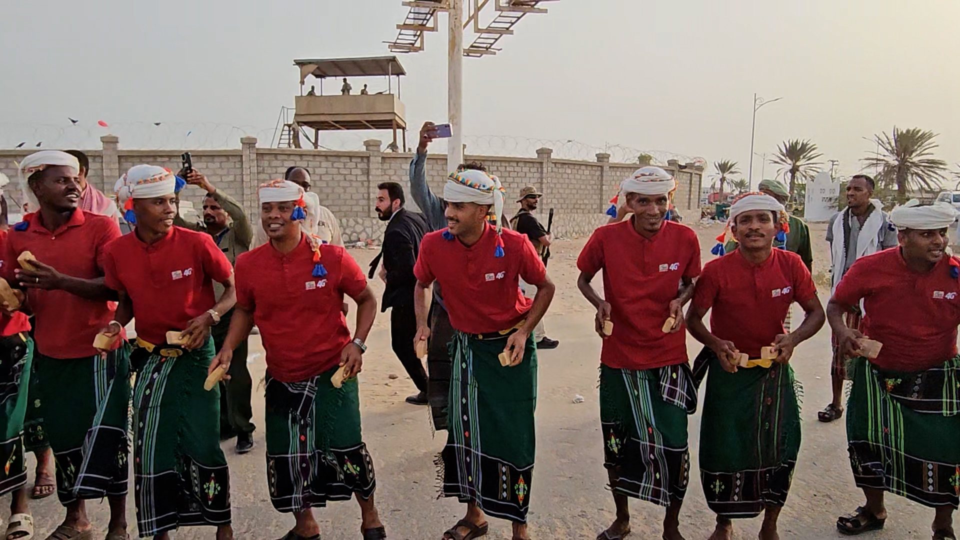 PRESIDENT AL-ALIMI ARRIVES IN AL MUKALLA WITH ABDULLAH AL-ALIMI AND OTHMAN MUJALI, MEMBERS OF THE COUNCIL (3 )