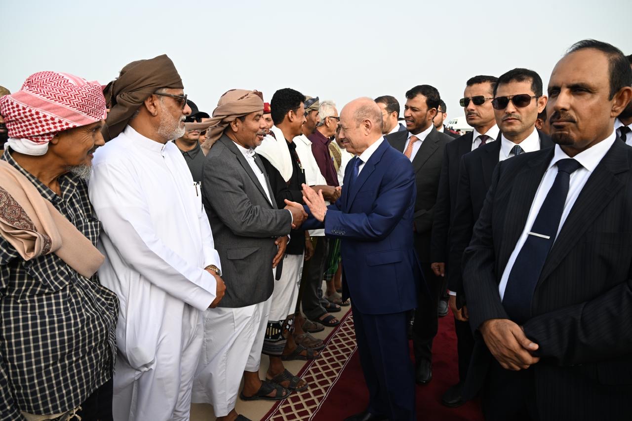 PRESIDENT AL-ALIMI ARRIVES IN AL MUKALLA WITH ABDULLAH AL-ALIMI AND OTHMAN MUJALI, MEMBERS OF THE COUNCIL (2)