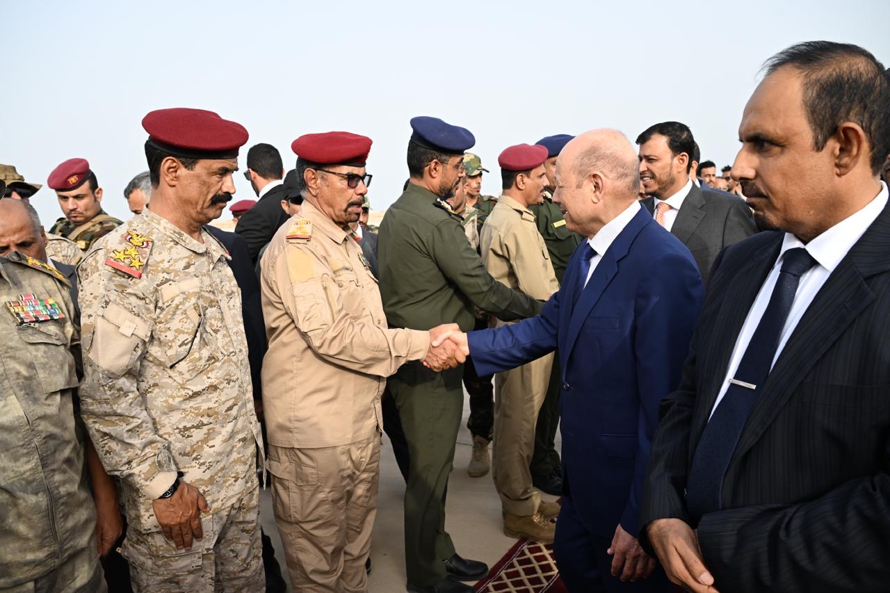 PRESIDENT AL-ALIMI ARRIVES IN AL MUKALLA WITH ABDULLAH AL-ALIMI AND OTHMAN MUJALI, MEMBERS OF THE COUNCIL(1)