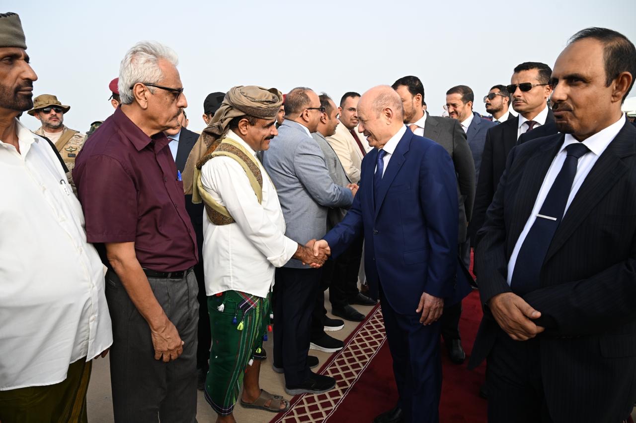 PRESIDENT AL-ALIMI ARRIVES IN AL MUKALLA WITH ABDULLAH AL-ALIMI AND OTHMAN MUJALI, MEMBERS OF THE COUNCIL (2)