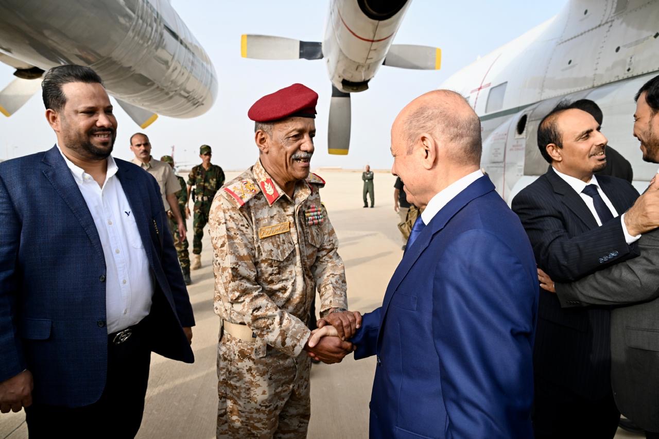 PRESIDENT AL-ALIMI ARRIVES IN AL MUKALLA WITH ABDULLAH AL-ALIMI AND OTHMAN MUJALI, MEMBERS OF THE COUNCIL(1)