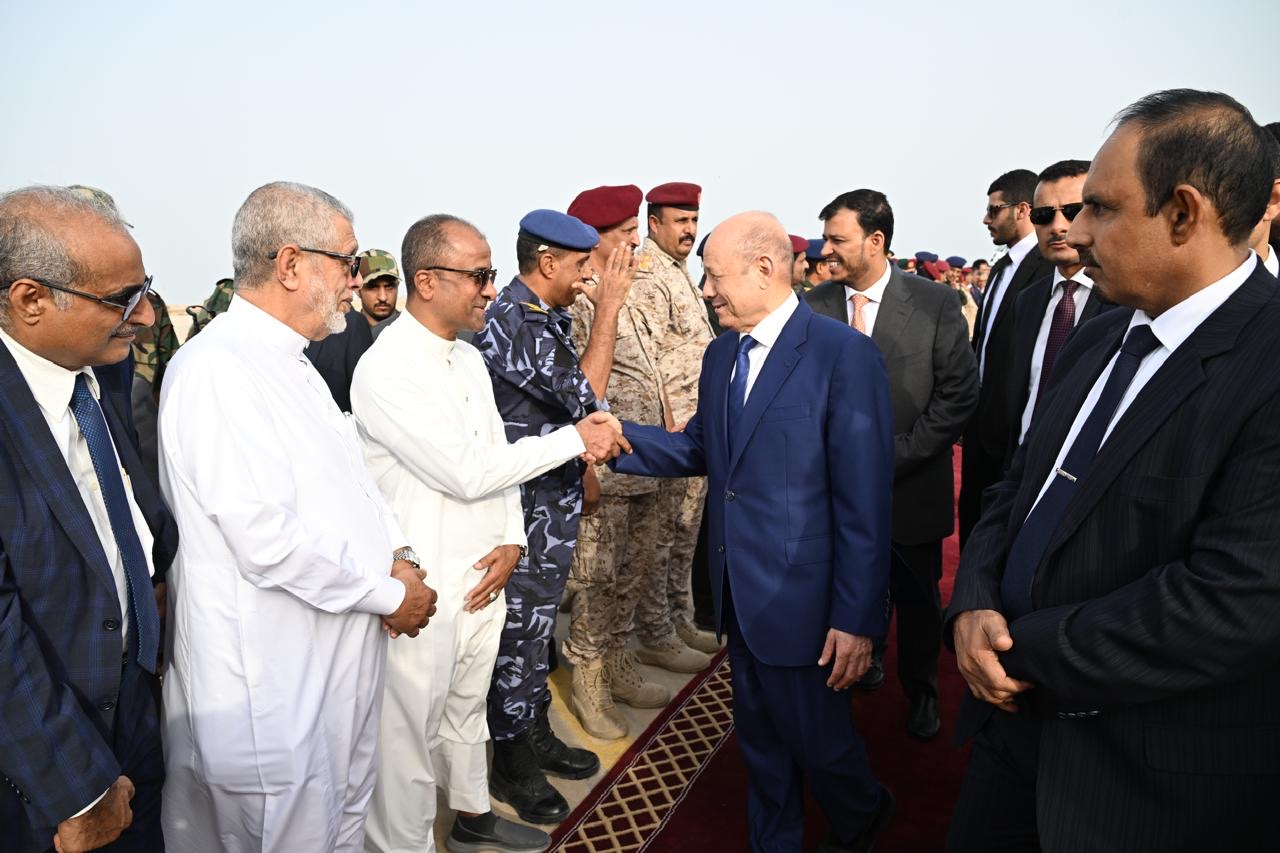 PRESIDENT AL-ALIMI ARRIVES IN AL MUKALLA WITH ABDULLAH AL-ALIMI AND OTHMAN MUJALI, MEMBERS OF THE COUNCIL (2)