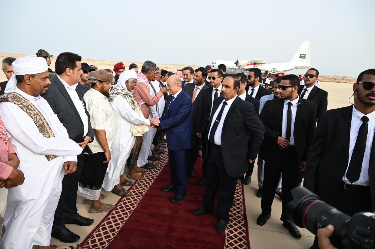 PRESIDENT AL-ALIMI ARRIVES IN AL MUKALLA WITH ABDULLAH AL-ALIMI AND OTHMAN MUJALI, MEMBERS OF THE COUNCIL (2)