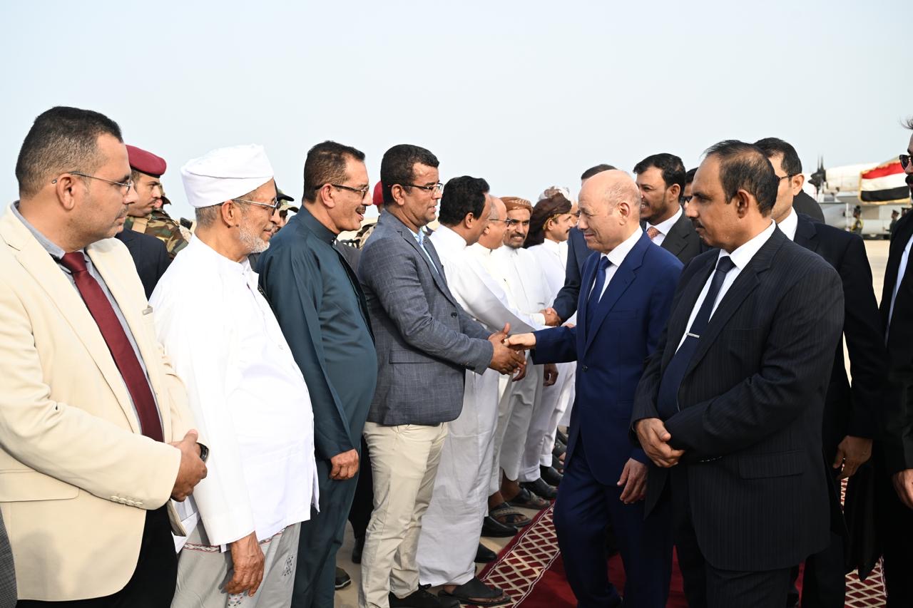 PRESIDENT AL-ALIMI ARRIVES IN AL MUKALLA WITH ABDULLAH AL-ALIMI AND OTHMAN MUJALI, MEMBERS OF THE COUNCIL (2)