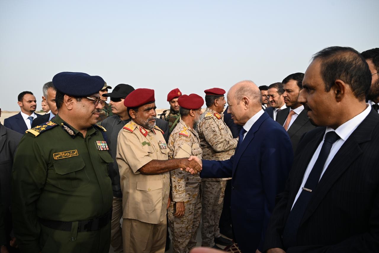 PRESIDENT AL-ALIMI ARRIVES IN AL MUKALLA WITH ABDULLAH AL-ALIMI AND OTHMAN MUJALI, MEMBERS OF THE COUNCIL(1)