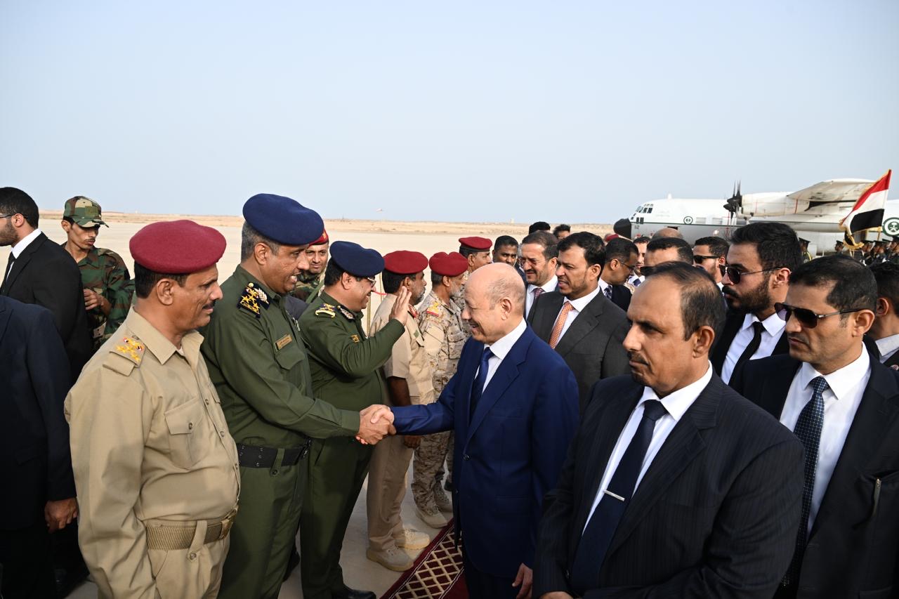 PRESIDENT AL-ALIMI ARRIVES IN AL MUKALLA WITH ABDULLAH AL-ALIMI AND OTHMAN MUJALI, MEMBERS OF THE COUNCIL(1)