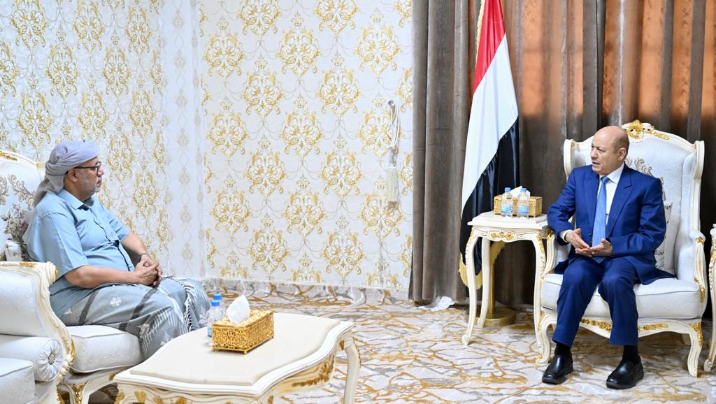 President of the Presidential Leadership Council receives Sheikh Abdullah Al Afrar