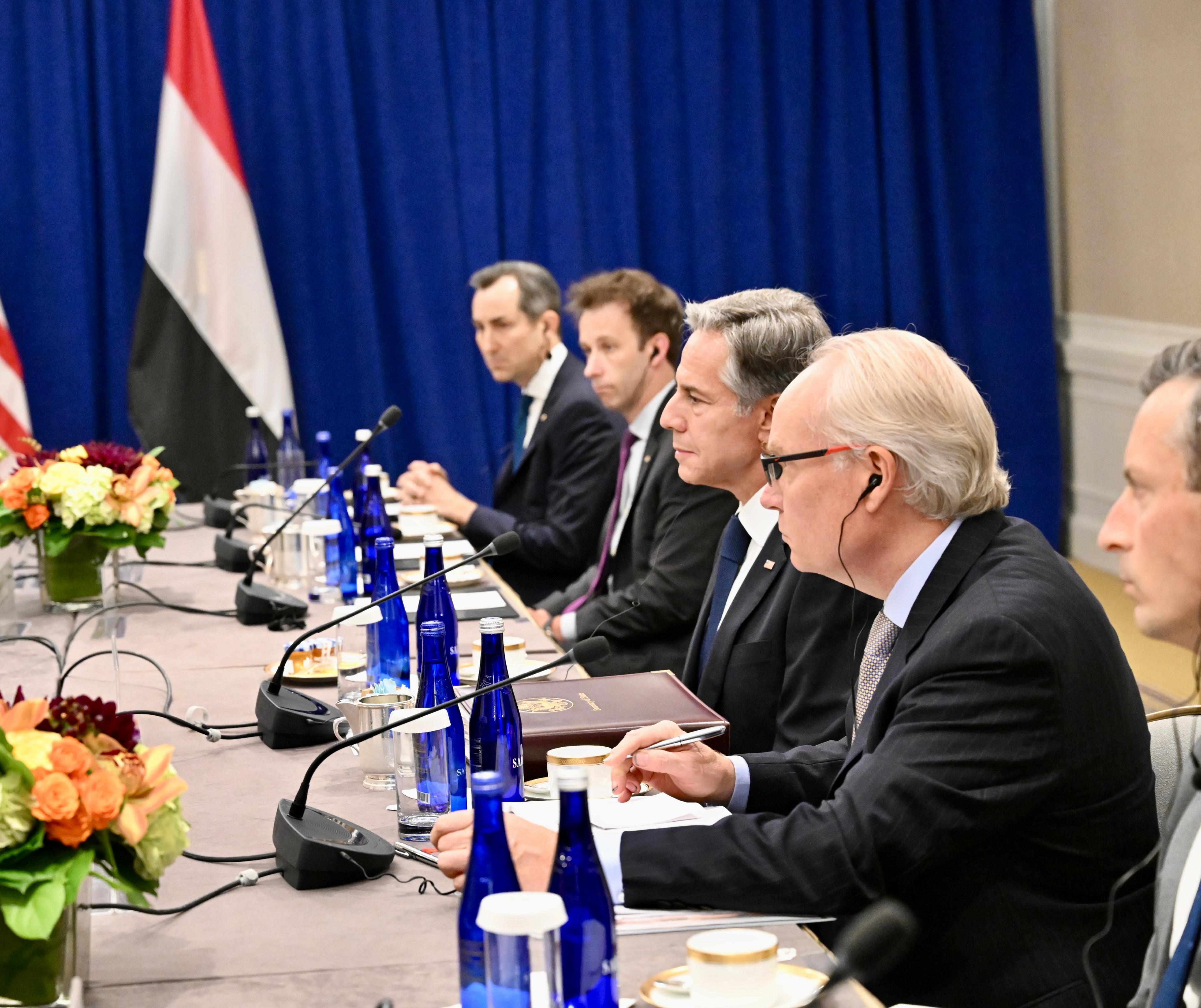 PRESIDENT OF THE PRESIDENTIAL LEADERSHIP COUNCIL DISCUSSES WITH THE US SECRETARY OF STATE BILATERAL RELATIONS AND OPPORTUNITIES TO REVIVE PEACE IN YEMEN Mon ، 18 Sep 2023