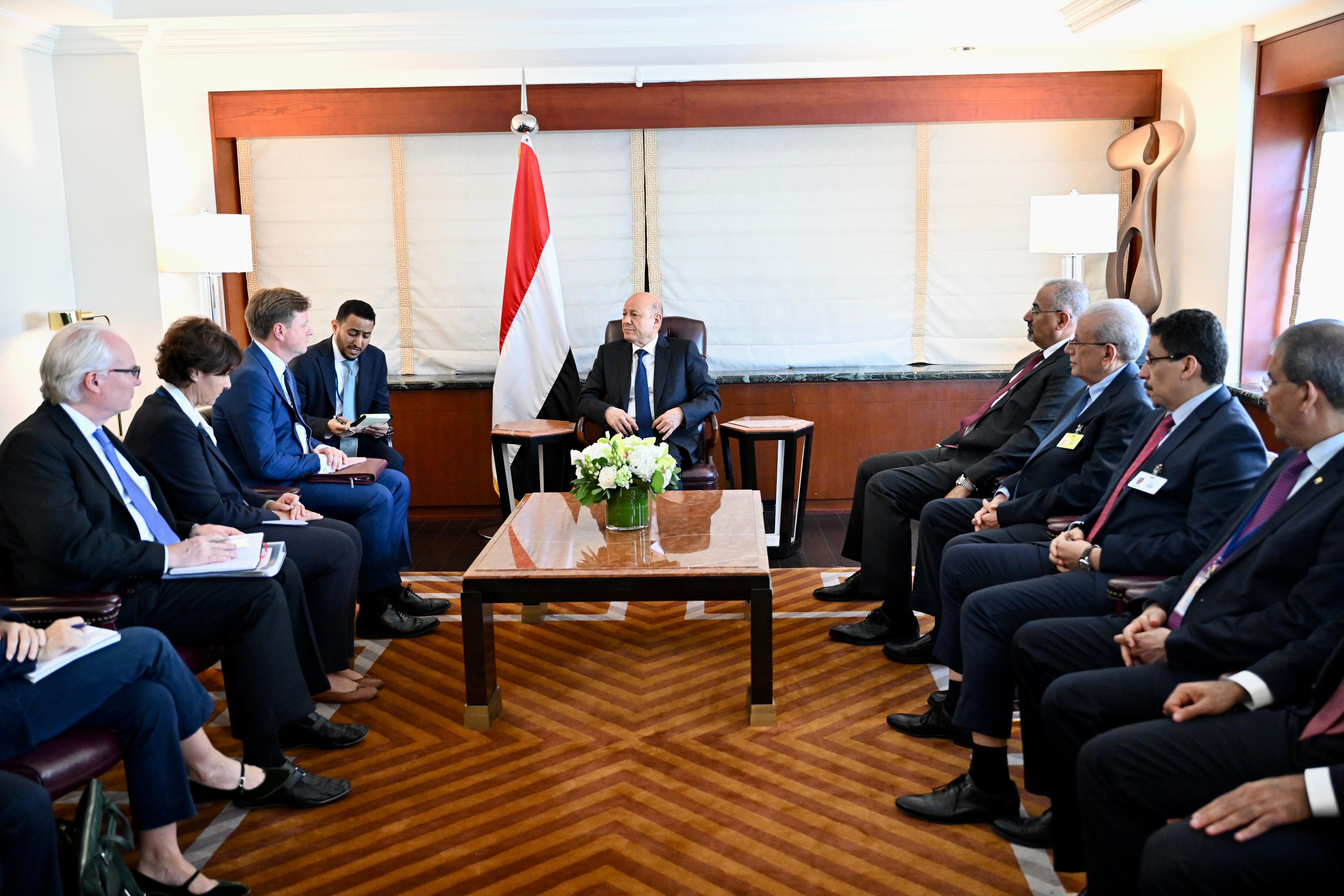 THE PRESIDENT OF THE LEADERSHIP COUNCIL HOLDS A TRIPARTITE MEETING WITH THE AMERICAN ENVOY AND OFFICIALS AT THE BRITISH AND FRENCH FOREIGN AFFAIRS Thu ، 21 Sep 2023