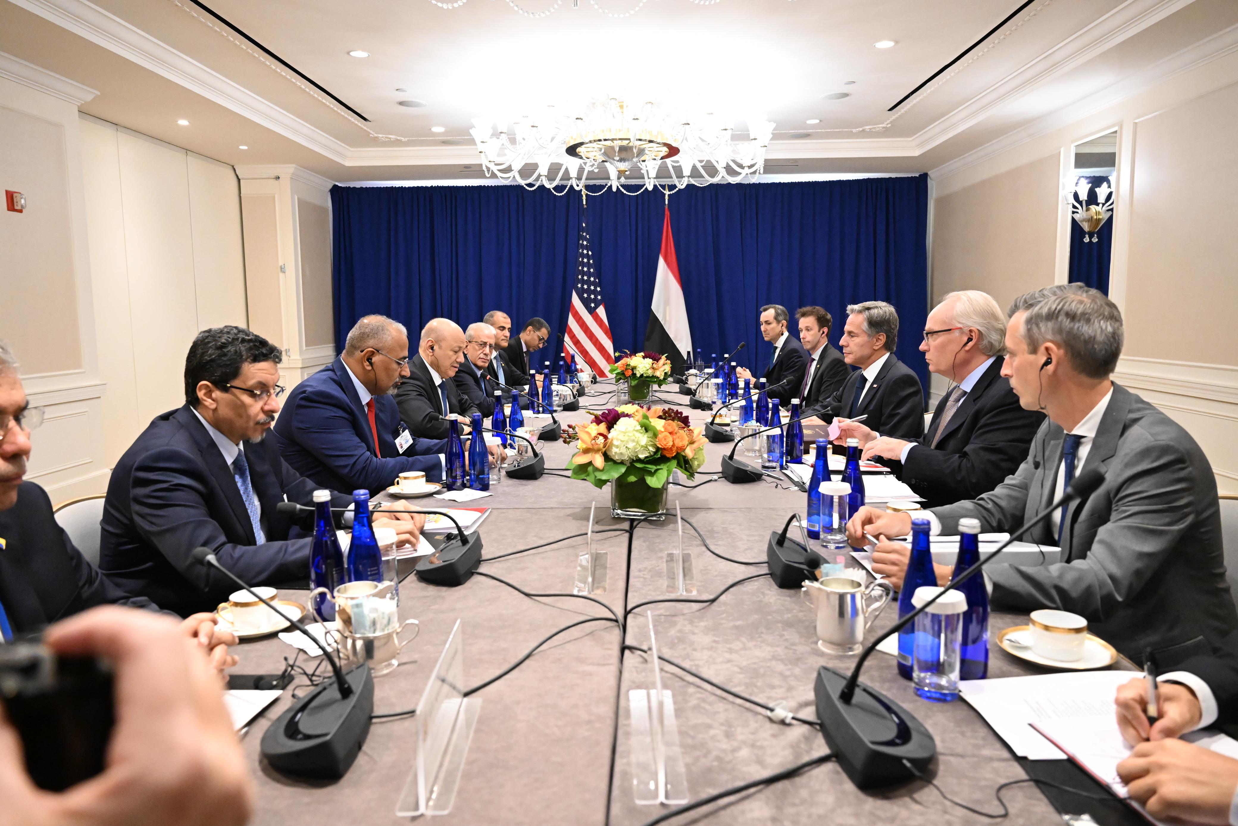 PRESIDENT OF THE PRESIDENTIAL LEADERSHIP COUNCIL DISCUSSES WITH THE US SECRETARY OF STATE BILATERAL RELATIONS AND OPPORTUNITIES TO REVIVE PEACE IN YEMEN Mon ، 18 Sep 2023