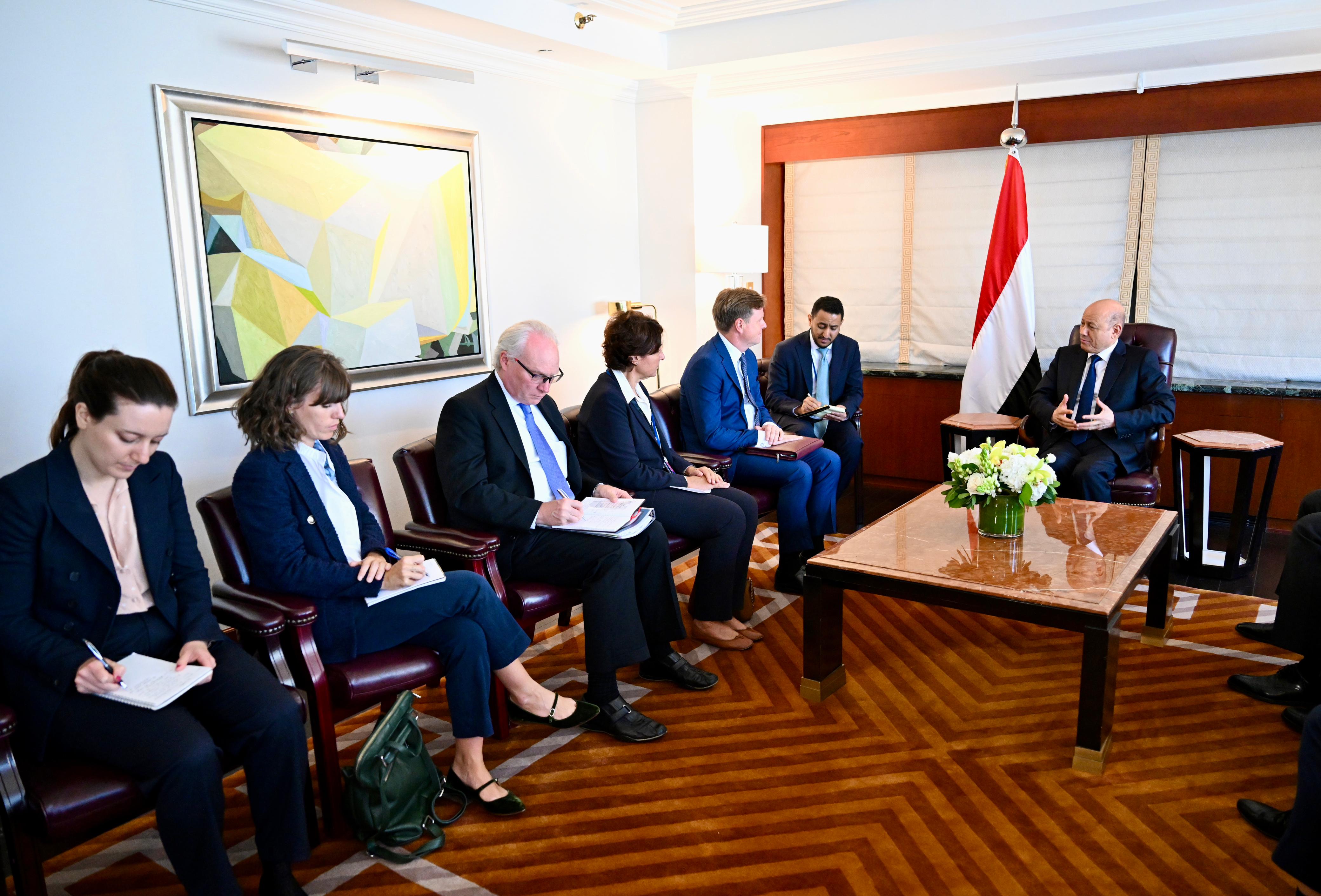 THE PRESIDENT OF THE LEADERSHIP COUNCIL HOLDS A TRIPARTITE MEETING WITH THE AMERICAN ENVOY AND OFFICIALS AT THE BRITISH AND FRENCH FOREIGN AFFAIRS Thu ، 21 Sep 2023