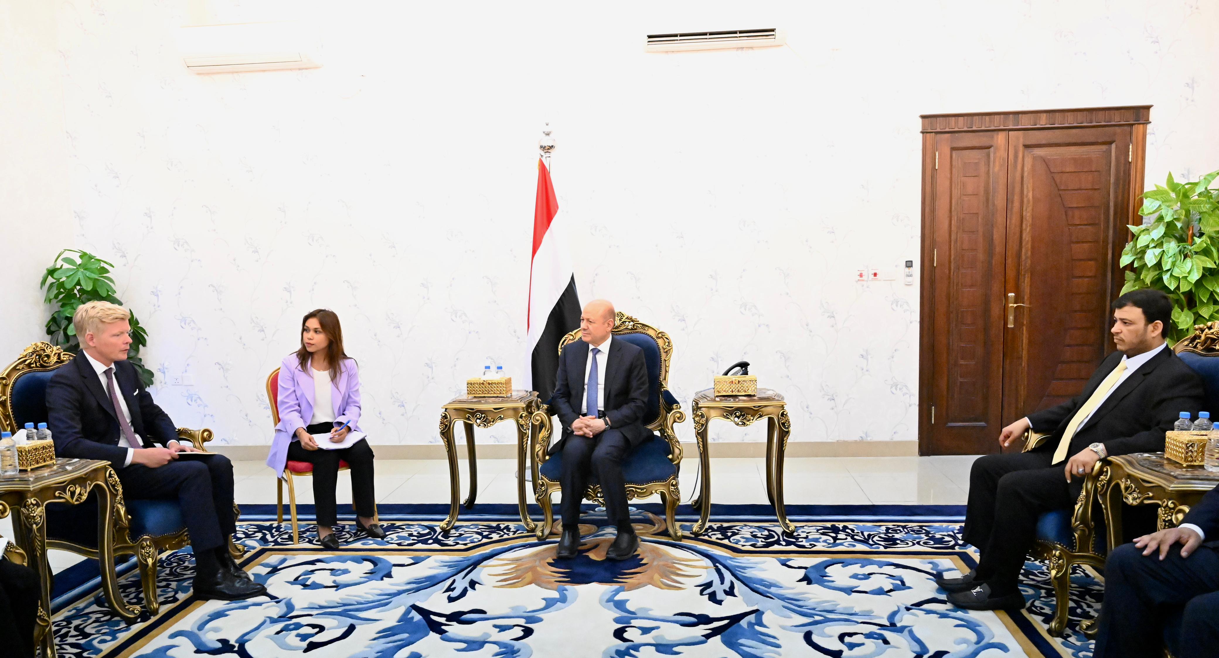 PRESIDENT AL-ALIMI RECEIVES UN'S SPECIAL ENVOY IN ADEN Tue ، 29 Aug 2023