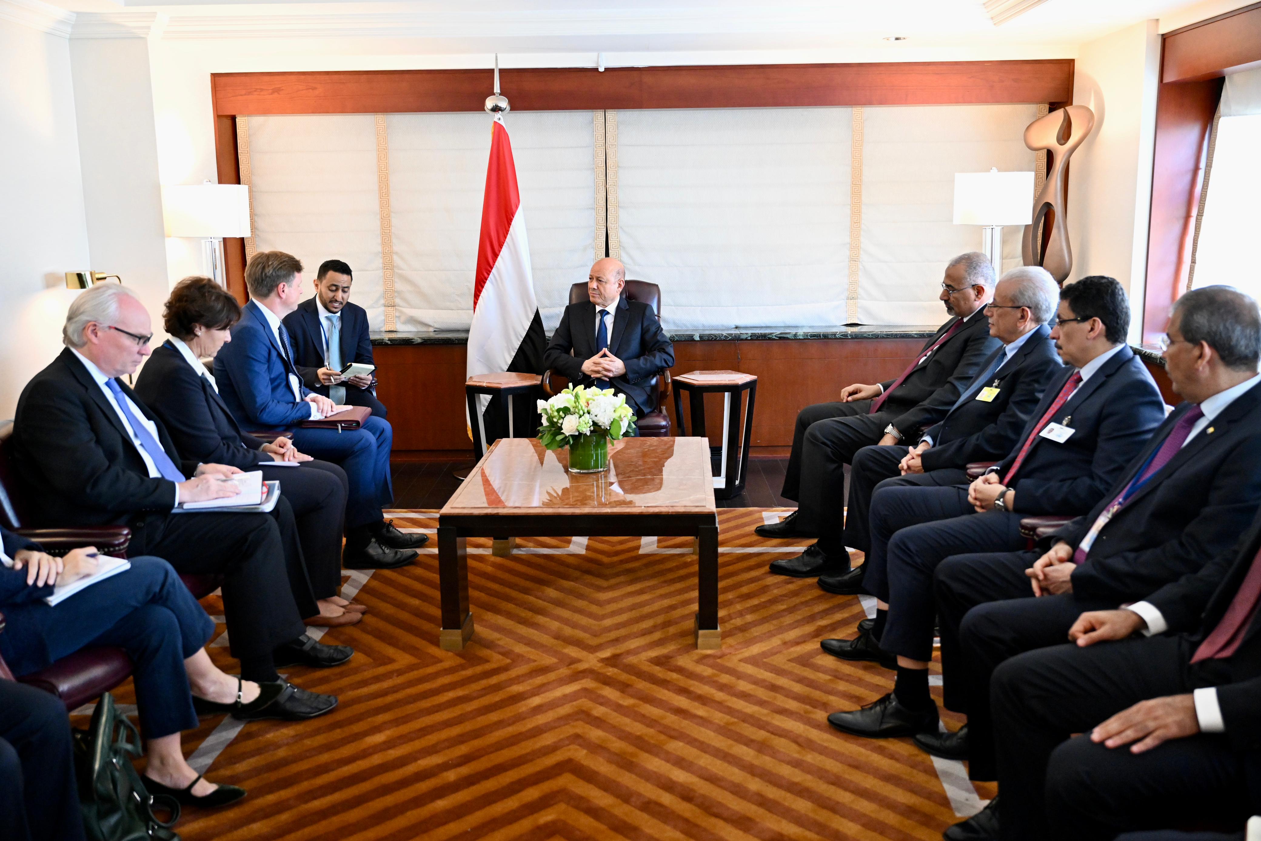 THE PRESIDENT OF THE LEADERSHIP COUNCIL HOLDS A TRIPARTITE MEETING WITH THE AMERICAN ENVOY AND OFFICIALS AT THE BRITISH AND FRENCH FOREIGN AFFAIRS Thu ، 21 Sep 2023