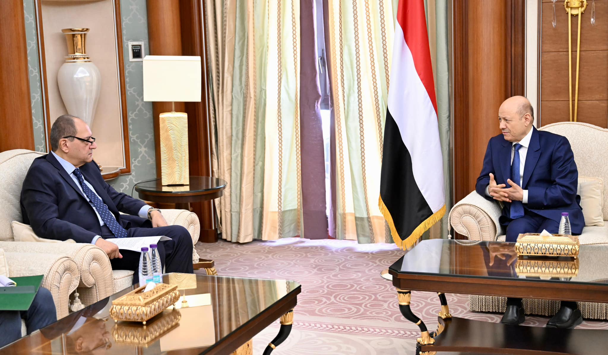 THE EGYPTIAN AMBASSADOR TO YEMEN INFORMS THE PRESIDENT OF THE PRESIDENTIAL LEADERSHIP COUNCIL ABOUT PRESIDENT SISI'S DIRECTIVES REGARDING THE FACILITIES REQUIRED FOR YEMENI RESIDENTS AND EXPATRIATES Mon ، 28 Aug 2023 