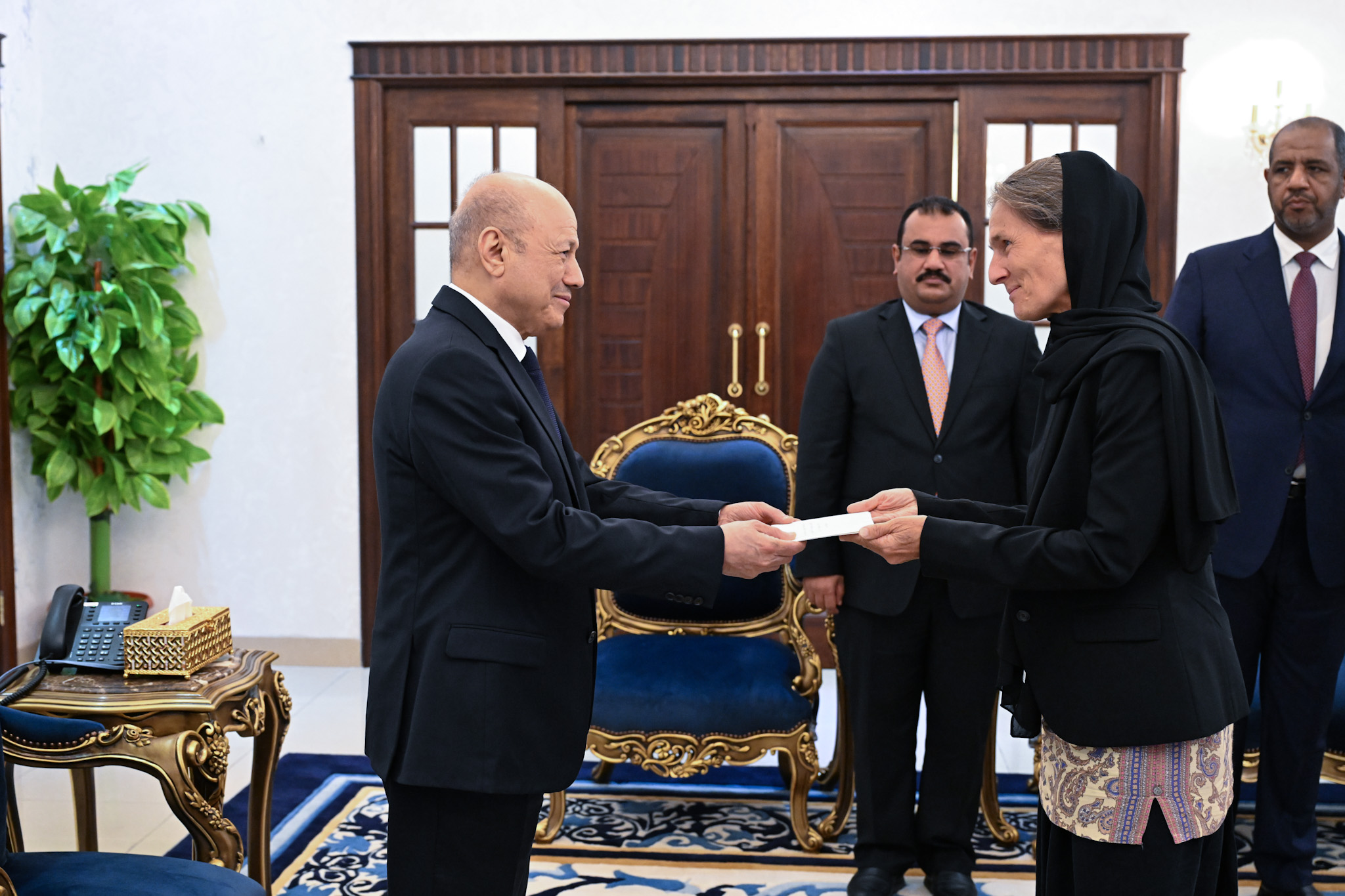 PRESIDENT AL-ALIMI RECEIVES CREDENTIALS FROM NEWLY APPOINTED AMBASSADOR  OF THE NETHERLANDS Tue ، 12 Sep 2023 