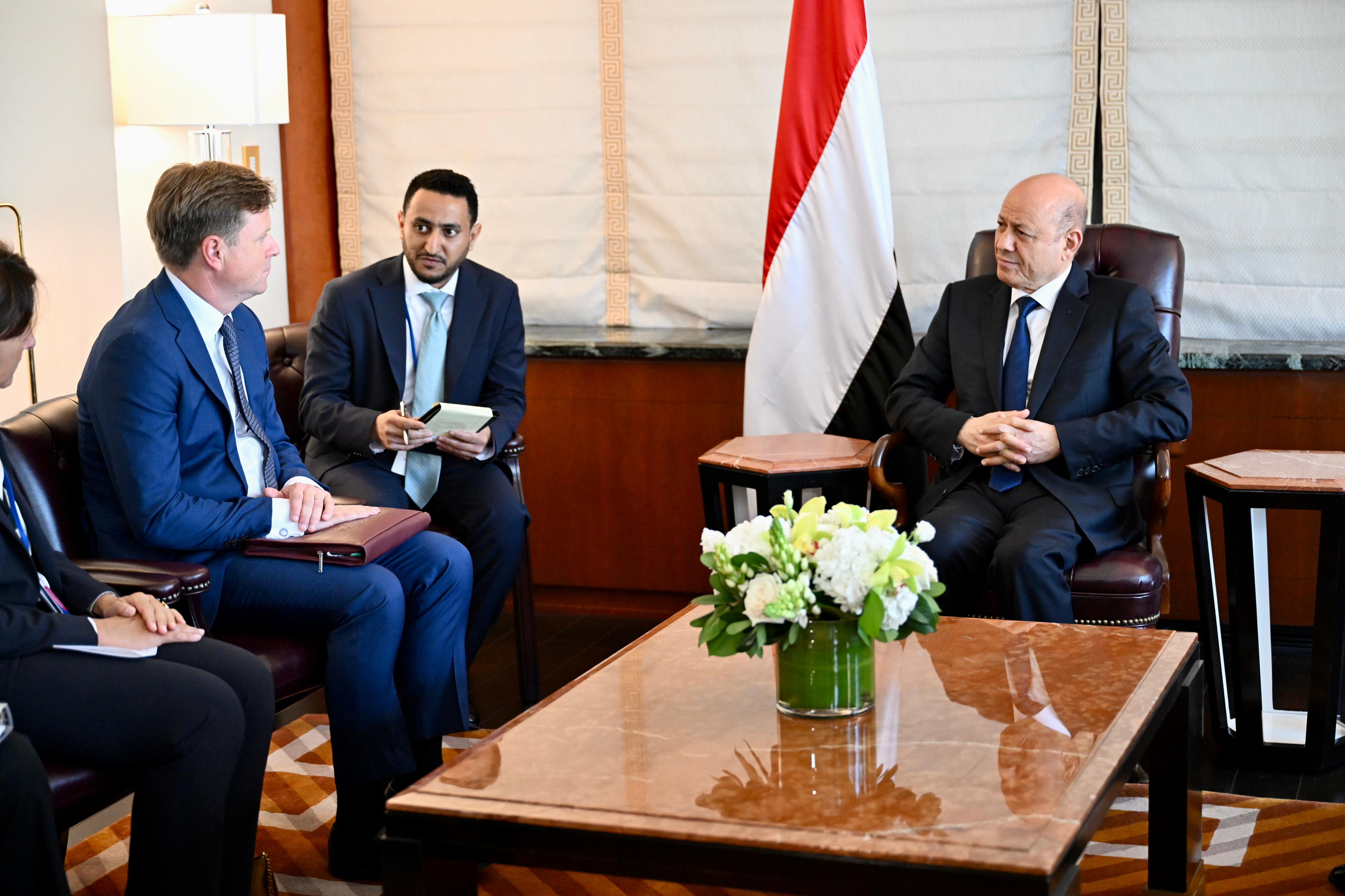 THE PRESIDENT OF THE LEADERSHIP COUNCIL HOLDS A TRIPARTITE MEETING WITH THE AMERICAN ENVOY AND OFFICIALS AT THE BRITISH AND FRENCH FOREIGN AFFAIRS Thu ، 21 Sep 2023