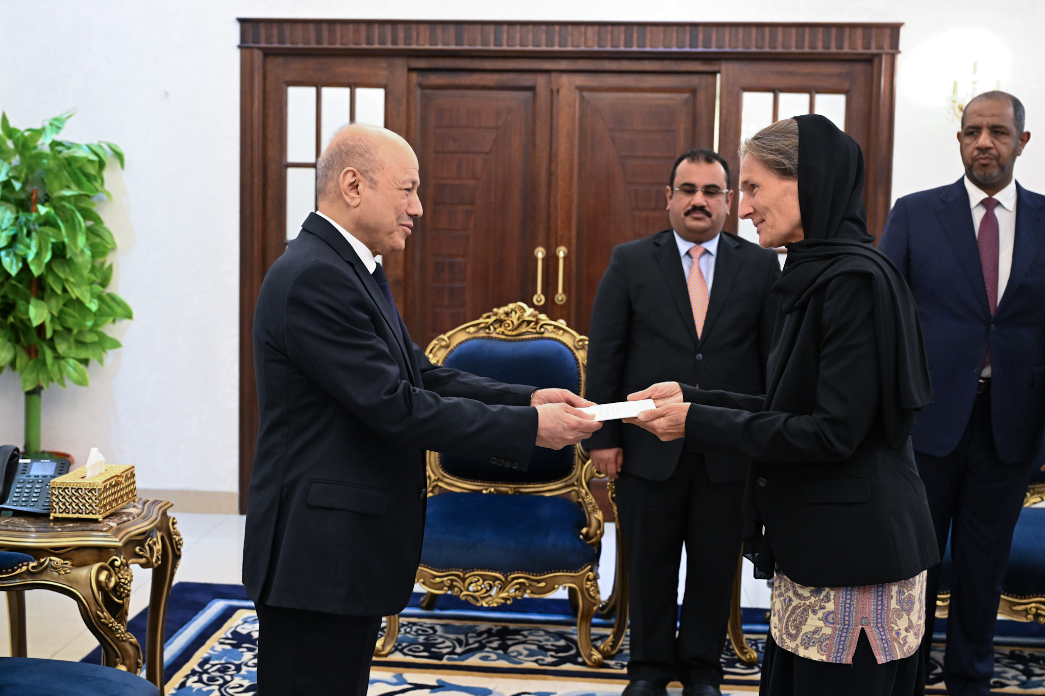 PRESIDENT AL-ALIMI RECEIVES CREDENTIALS FROM NEWLY APPOINTED AMBASSADOR  OF THE NETHERLANDS Tue ، 12 Sep 2023 