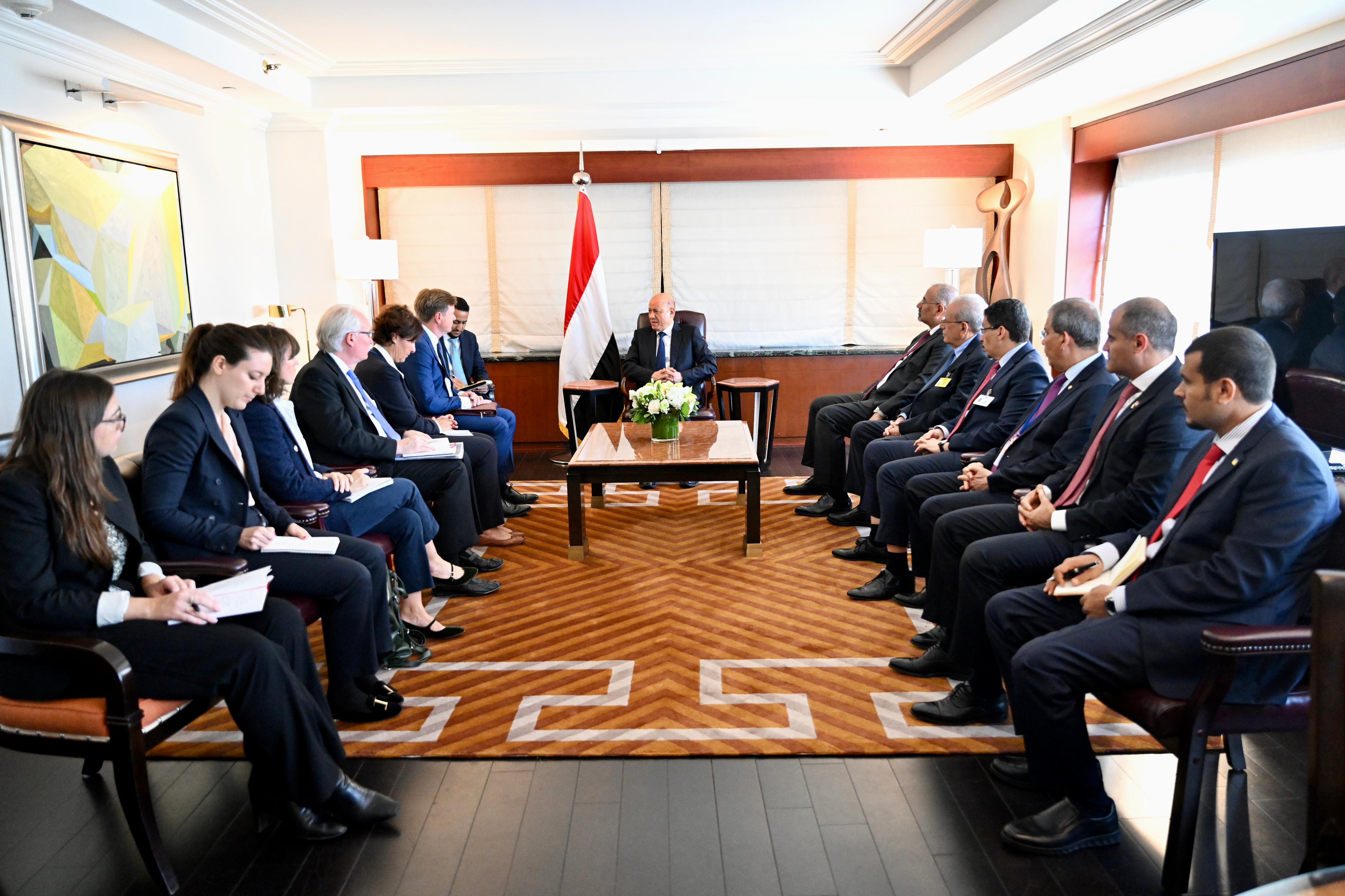 THE PRESIDENT OF THE LEADERSHIP COUNCIL HOLDS A TRIPARTITE MEETING WITH THE AMERICAN ENVOY AND OFFICIALS AT THE BRITISH AND FRENCH FOREIGN AFFAIRS Thu ، 21 Sep 2023