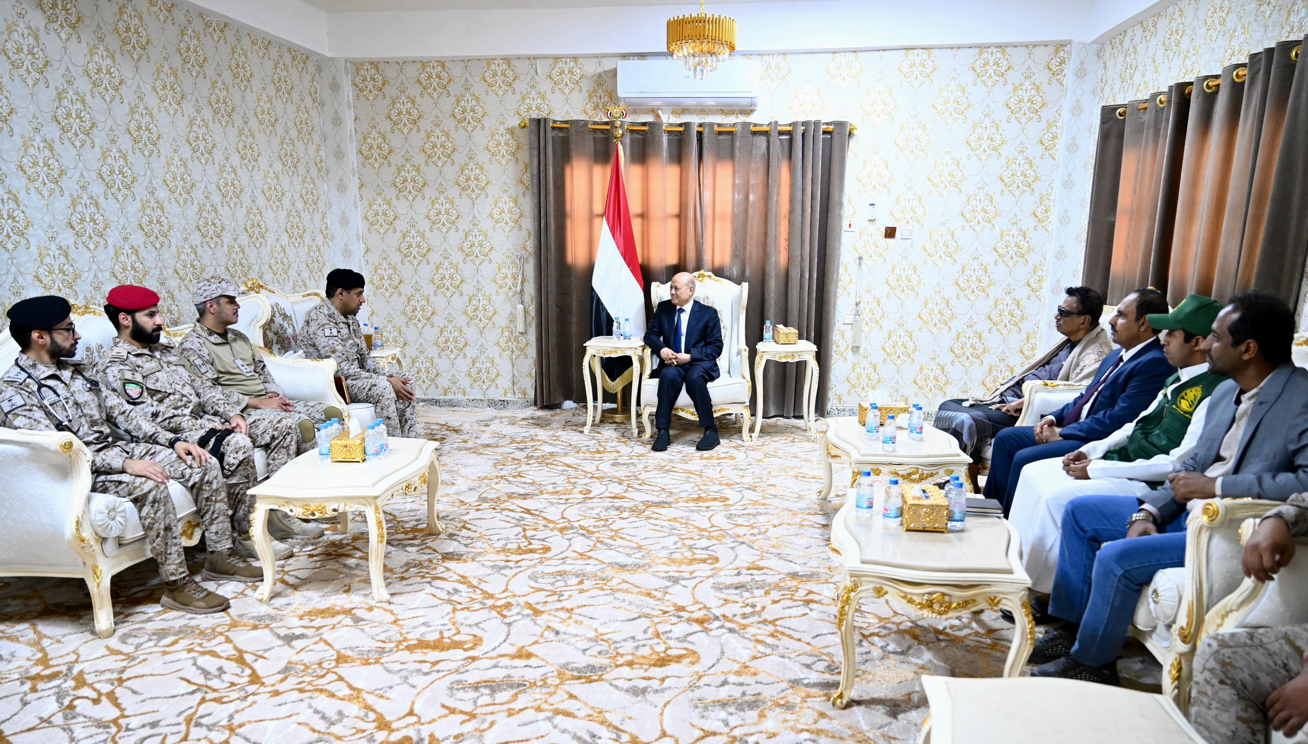 President al-Alimi meets with Saudi Duty Forces Command and  representatives of (KS HARC) 