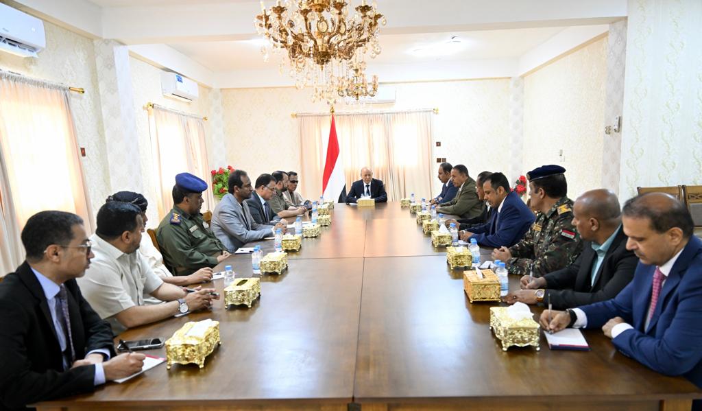 President Al-Alimi holds joint meeting with the two local authorities of Hadramout and Al-Mahra governorates