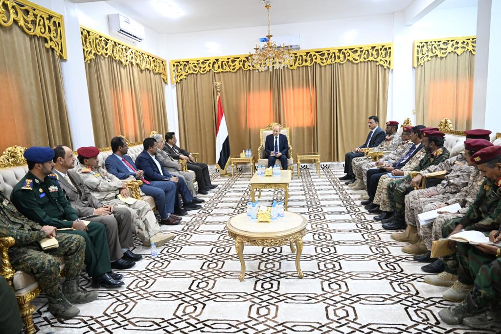 President Al- Alimi meets leaders of Security and military Committee in Al-Mahra