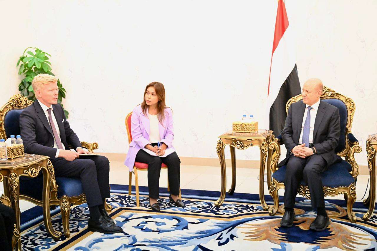 President Al-Alimi receives UN's Special Envoy in Aden