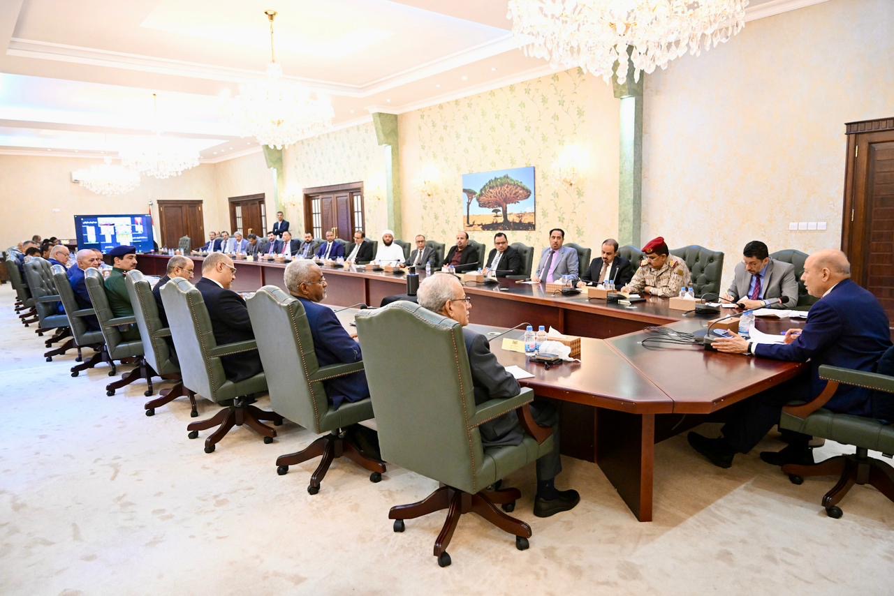 PRESIDENT AL-ALIMI CHAIRS A JOINT MEETING OF GOVERNMENT AND GOVERNORATES’ GOVERNORS Thu ، 28 Mar 2024 