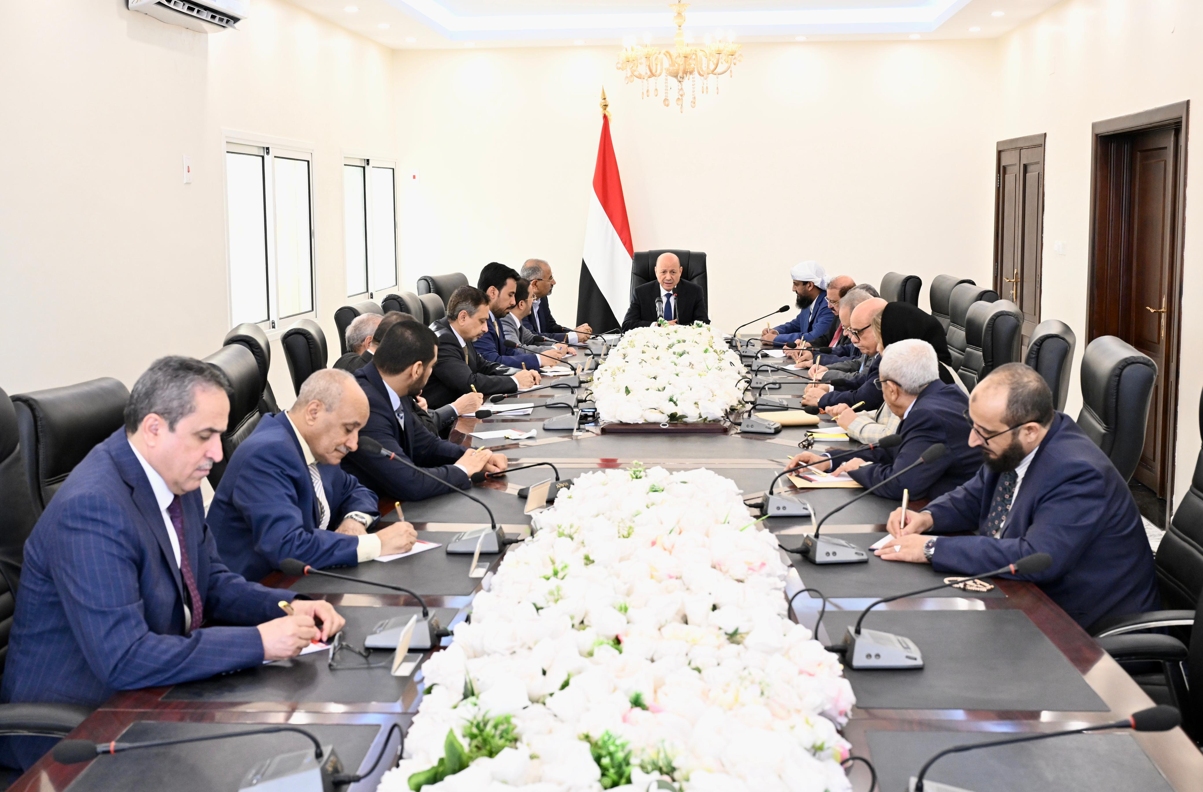 PRESIDENT AL-ALIMI MEETS WITH AUTHORITIES OF REPRESENTATIVES, AL- SHURA, CONSULTATION AND RECONCILIATION COUNCILS, AND A NUMBER OF HIS ADVISORS Thu ، 21 Mar 2024