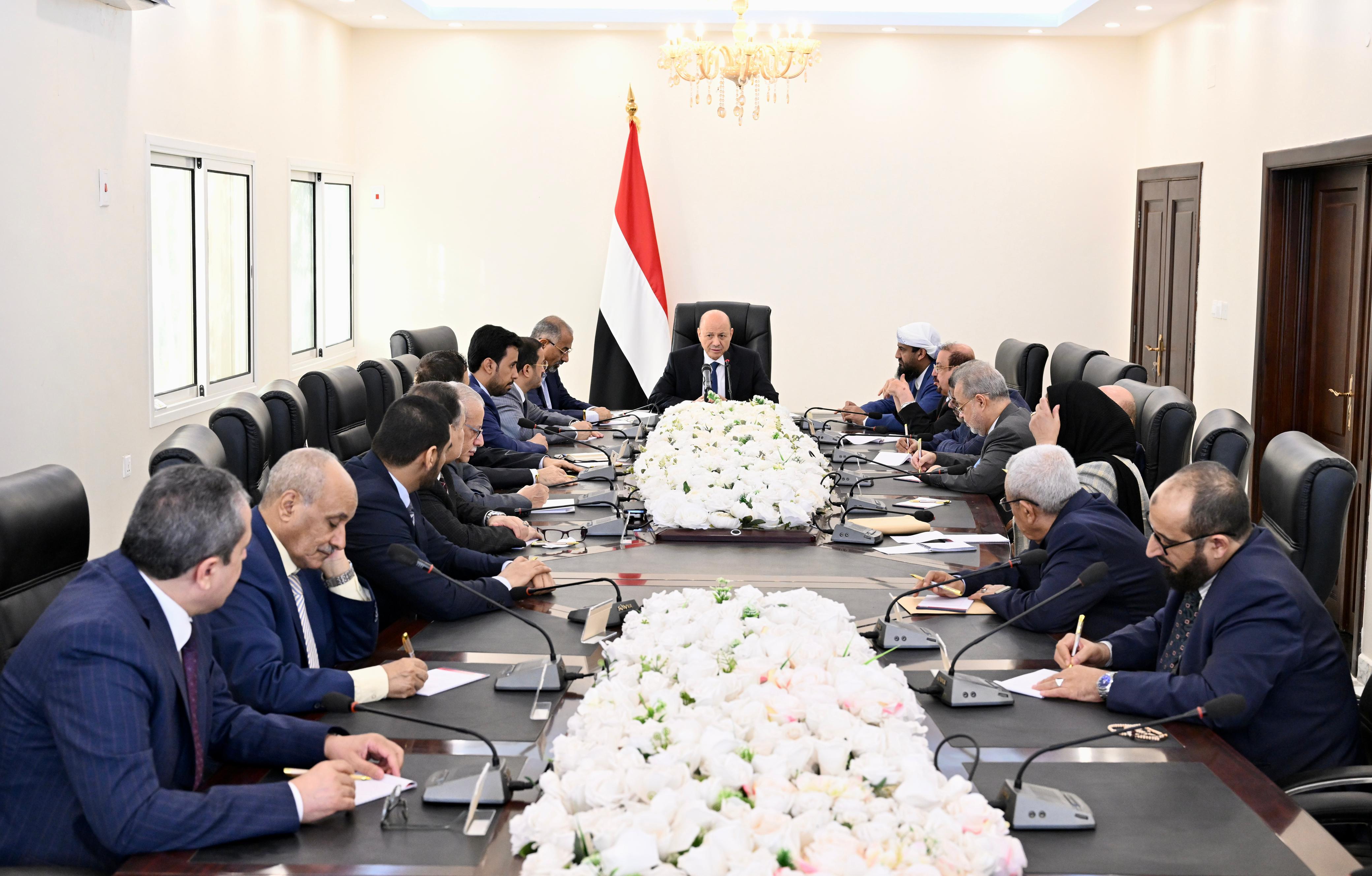 PRESIDENT AL-ALIMI MEETS WITH AUTHORITIES OF REPRESENTATIVES, AL- SHURA, CONSULTATION AND RECONCILIATION COUNCILS, AND A NUMBER OF HIS ADVISORS Thu ، 21 Mar 2024