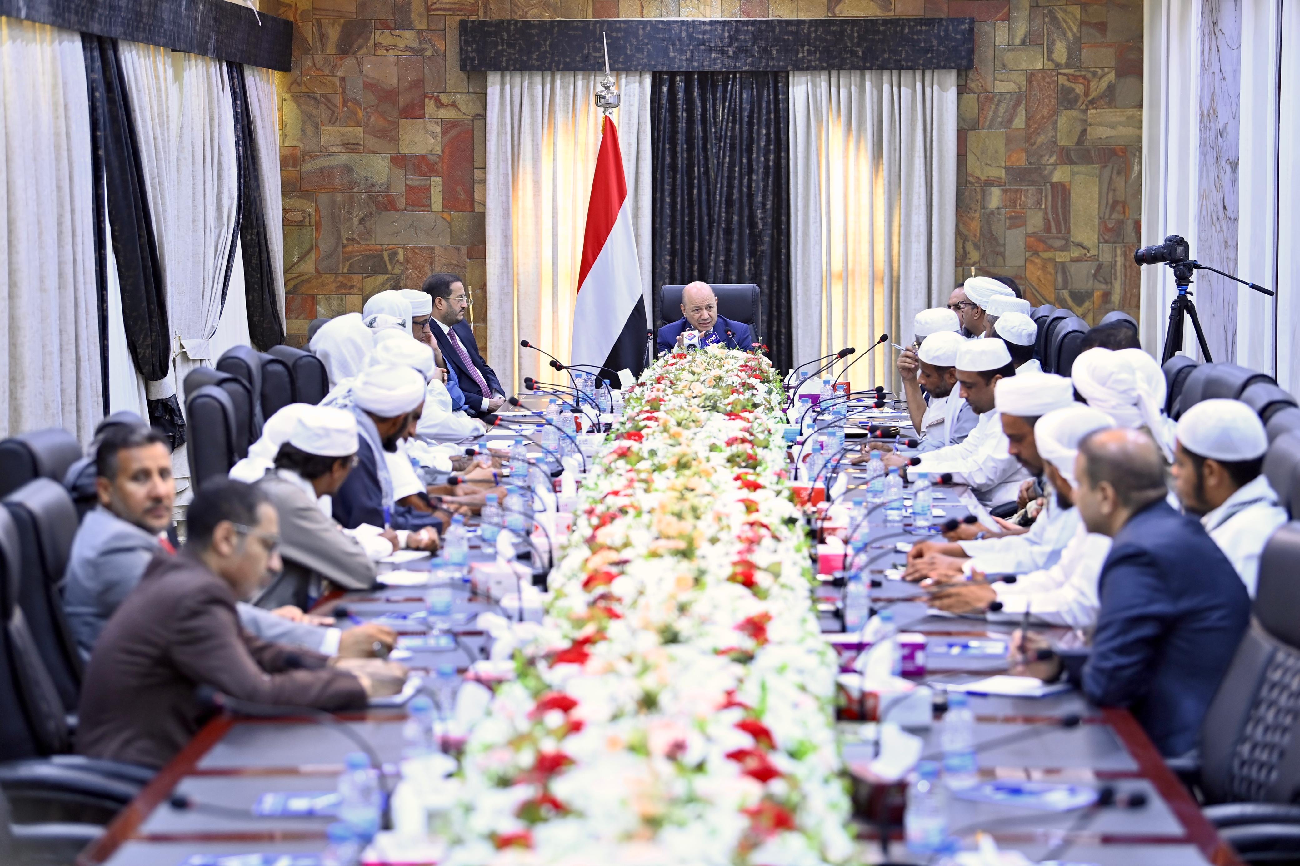 President Al-Alimi meets with religious scholars and Reconciliation Commission in Hadhramout