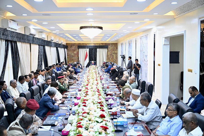 PRESIDENT AL-ALIMI HOLDS MEETING WITH LEADERSHIPS OF LOCAL AUTHORITY AND EXECUTIVE OFFICE IN HADHRAMAUT