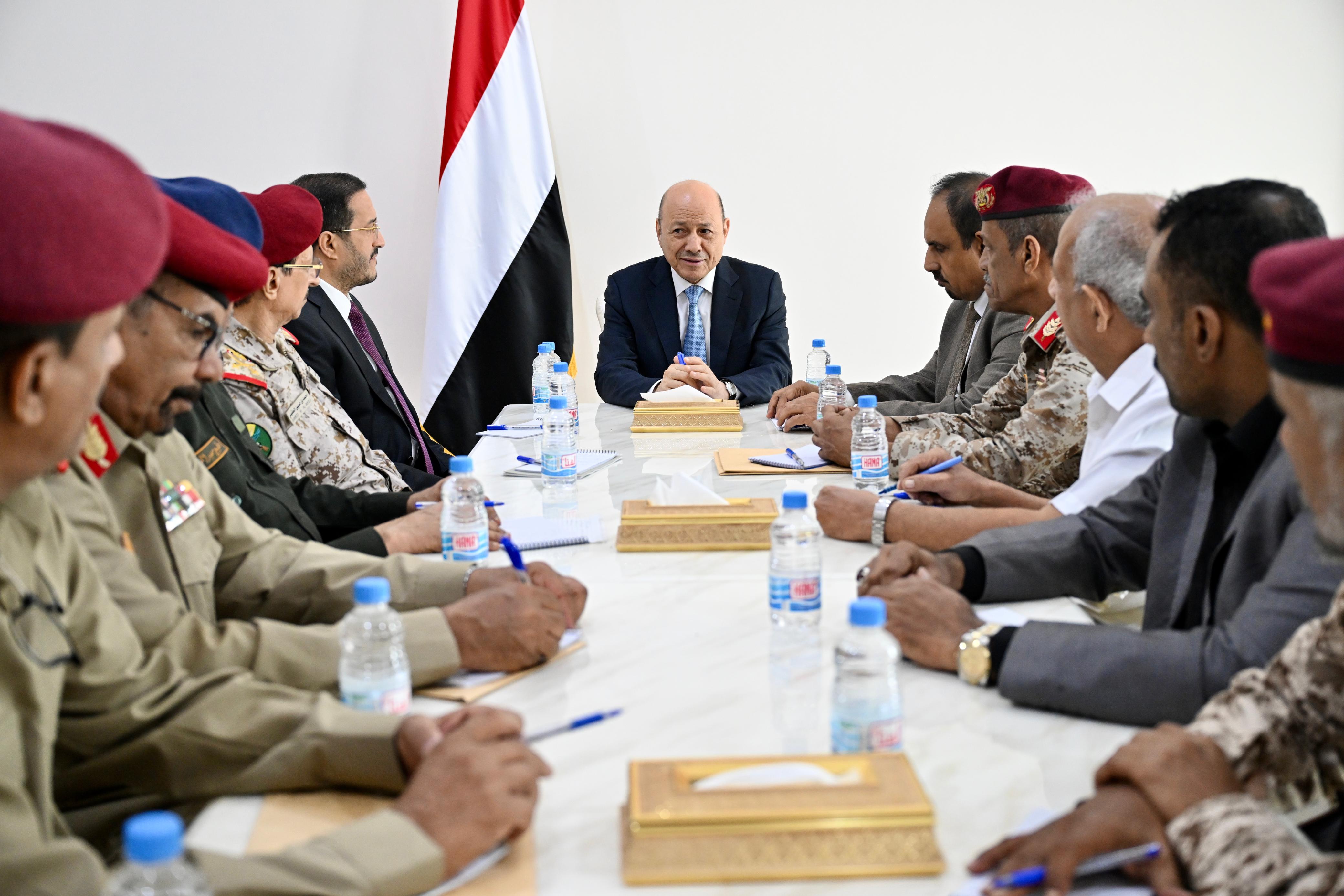 President Al-Alimi meets with leadership of Security Committee in Hadhramaut